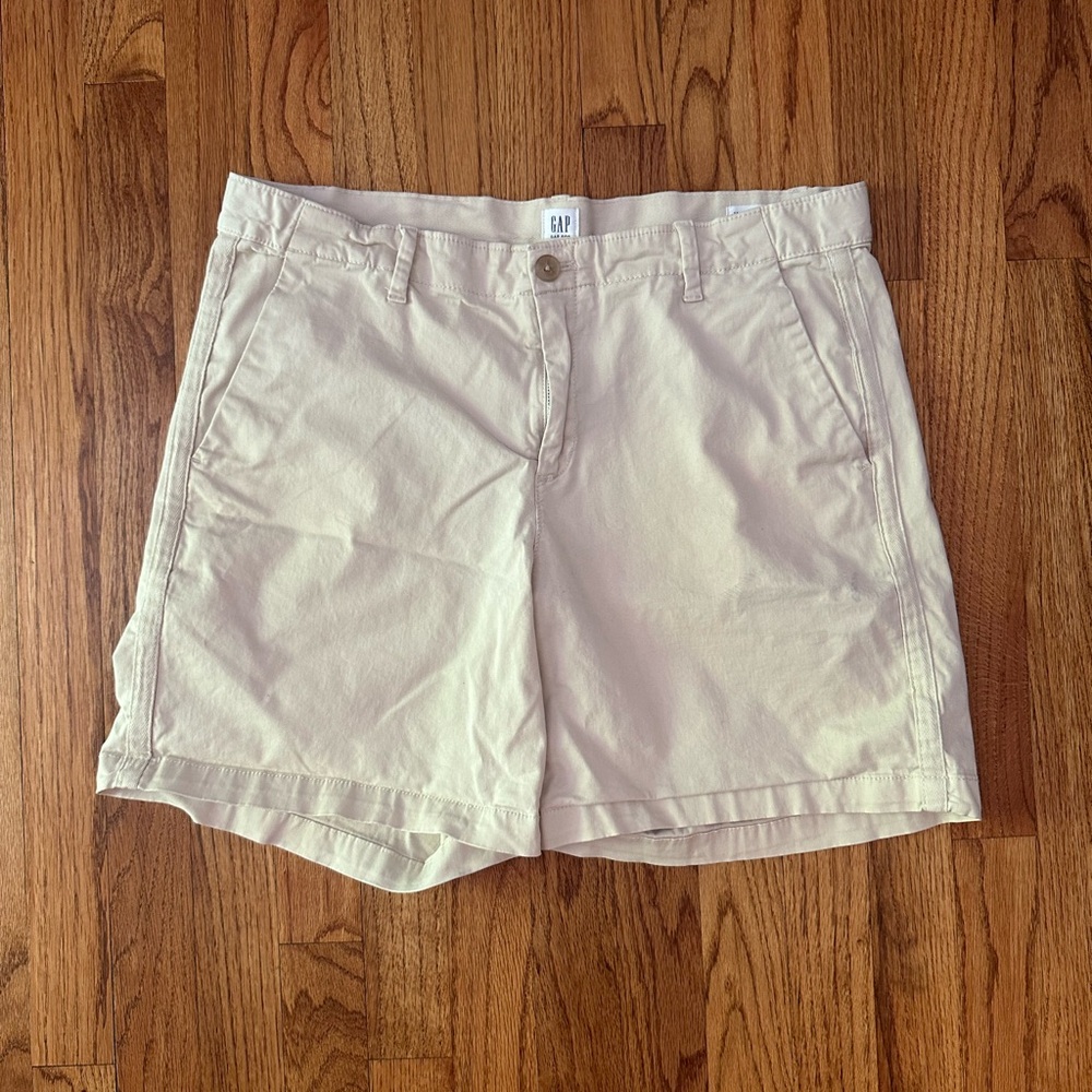 GAP girlfriend chino short size 14